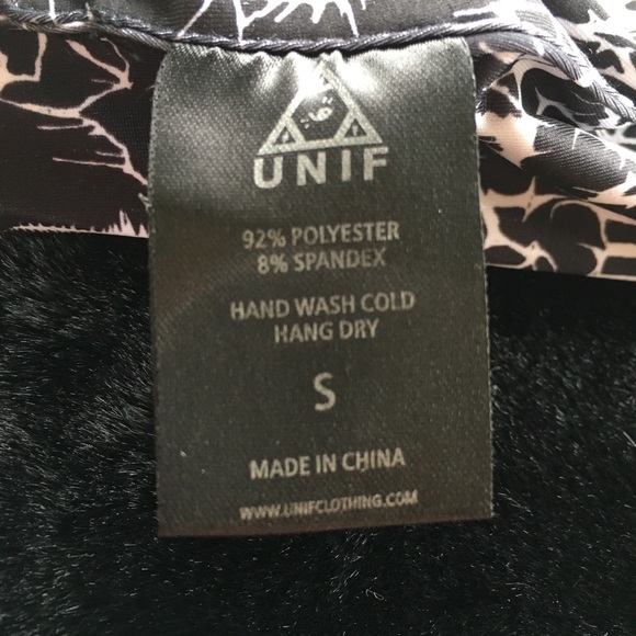 Unif metal font black & white crop top tank tee - Picture 6 of 9